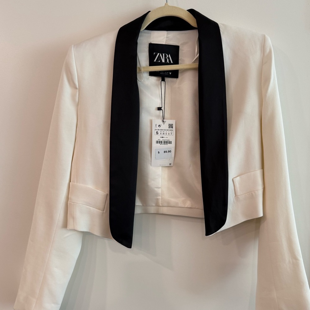 Zara Cropped black and white blazer women’s size small